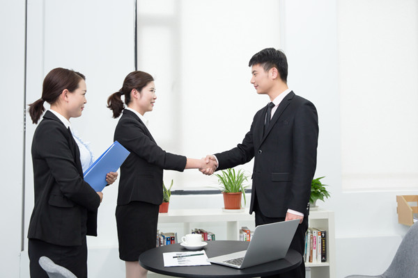 績(jī)效溝通：及時(shí)反饋，解決績(jī)效問題