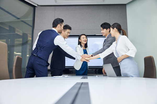 如何通過人力資源管理計劃支持年度經(jīng)營計劃？