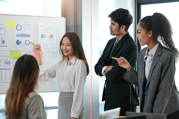 文化融入的績效管理：塑造企業(yè)文化，促進員工融入