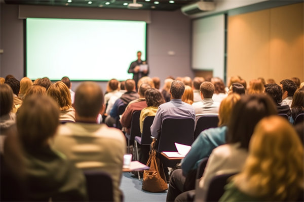 深化員工培訓(xùn)與發(fā)展，提升團(tuán)隊(duì)整體競(jìng)爭(zhēng)力和創(chuàng)新能力