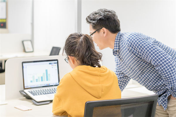 女子漏接電話被市監(jiān)所工作人員辱罵，人力資源管理有何感悟？