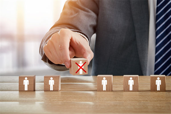 微軟在華外包公司一天裁員近2000人，人力資源管理怎么看？