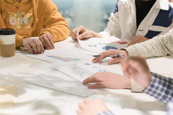 員工培訓(xùn)無(wú)效、成長(zhǎng)慢，人力資源管理怎樣定制高效方案？