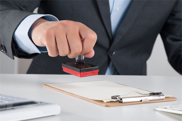 5月10日起結(jié)婚離婚不需要戶口本，人力資源怎么看？