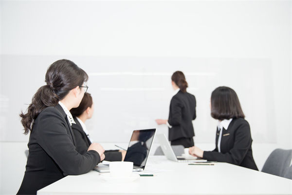 人力資源該管控還是賦能？多數(shù)企業(yè)都踩錯(cuò)了管理節(jié)奏！